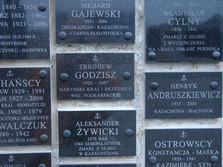 Białystok 09.2012 r Pomnik Sybiraków -  tablice pamiątkowe rodziny Godziszów