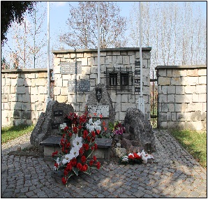 Pomnik - Symboliczny Grób Sybiraka  po remoncie - wersja obecna